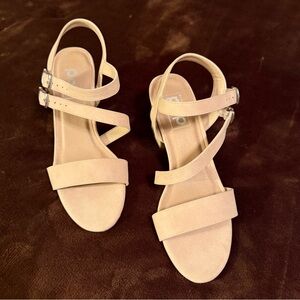 Pop, size 8, cream color, chunky shoes